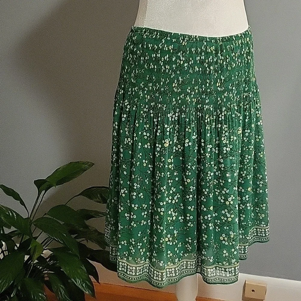 Max Studio Green Floral MINI Skirt - Picture 2 of 9